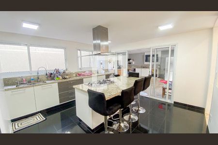 Casa à venda com 270m², 4 quartos e 6 vagas Casa à venda com 270m², 4 quartos e 6 vagasCozinha