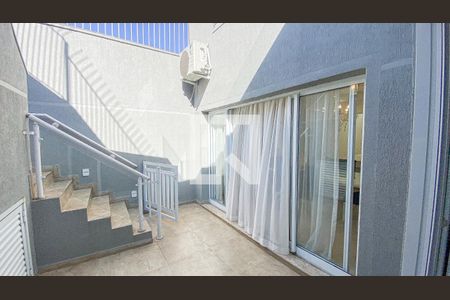 Casa à venda com 270m², 4 quartos e 6 vagas Casa à venda com 270m², 4 quartos e 6 vagasQuintal