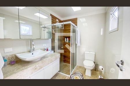 Casa à venda com 270m², 4 quartos e 6 vagas Casa à venda com 270m², 4 quartos e 6 vagasBanheiro da Suíte 1