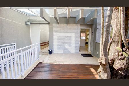 Casa à venda com 270m², 4 quartos e 6 vagas Casa à venda com 270m², 4 quartos e 6 vagasQuintal