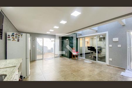 Casa à venda com 270m², 4 quartos e 6 vagas Casa à venda com 270m², 4 quartos e 6 vagasEdícula - Churrasqueira