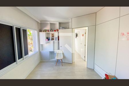 Casa à venda com 270m², 4 quartos e 6 vagas Casa à venda com 270m², 4 quartos e 6 vagasQuarto