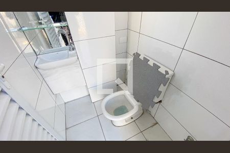 Casa à venda com 270m², 4 quartos e 6 vagas Casa à venda com 270m², 4 quartos e 6 vagasVaranda da Suíte 1 - Banheiro