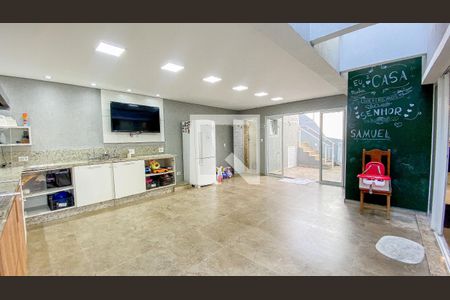 Casa à venda com 270m², 4 quartos e 6 vagas Casa à venda com 270m², 4 quartos e 6 vagasEdícula - Churrasqueira