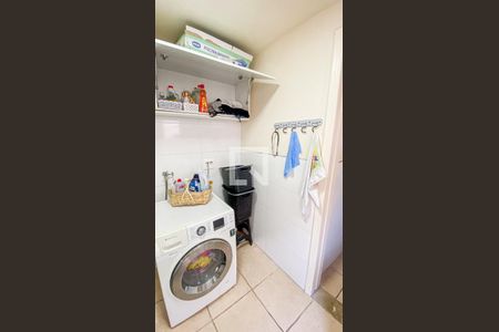 Casa à venda com 270m², 4 quartos e 6 vagas Casa à venda com 270m², 4 quartos e 6 vagasÁrea de Serviço