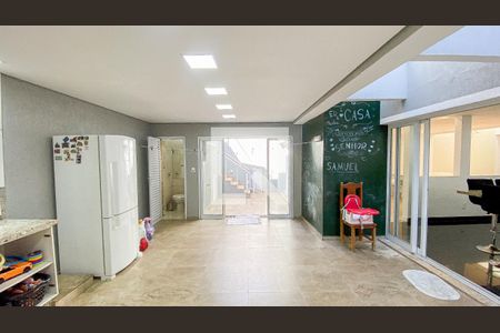 Casa à venda com 270m², 4 quartos e 6 vagas Casa à venda com 270m², 4 quartos e 6 vagasEdícula - Churrasqueira