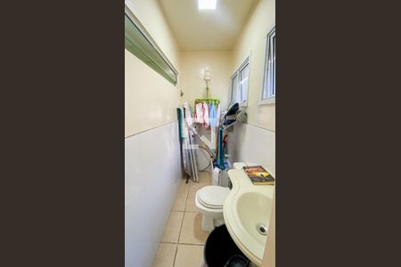 Casa à venda com 270m², 4 quartos e 6 vagas Casa à venda com 270m², 4 quartos e 6 vagasÁrea de Serviço