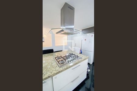 Casa à venda com 270m², 4 quartos e 6 vagas Casa à venda com 270m², 4 quartos e 6 vagasCozinha