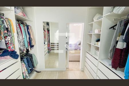 Casa à venda com 270m², 4 quartos e 6 vagas Casa à venda com 270m², 4 quartos e 6 vagasSuíte 1 Closet