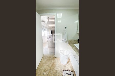 Casa à venda com 270m², 4 quartos e 6 vagas Casa à venda com 270m², 4 quartos e 6 vagasBanheiro da Suíte 1