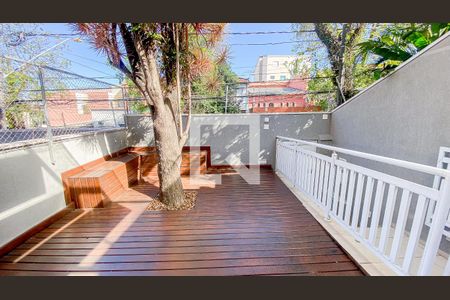 Casa à venda com 270m², 4 quartos e 6 vagas Casa à venda com 270m², 4 quartos e 6 vagasQuintal