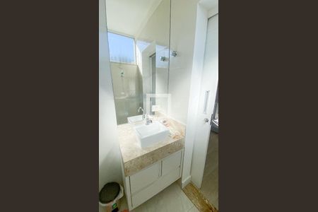 Casa à venda com 270m², 4 quartos e 6 vagas Casa à venda com 270m², 4 quartos e 6 vagasBanheiro da Suíte 2