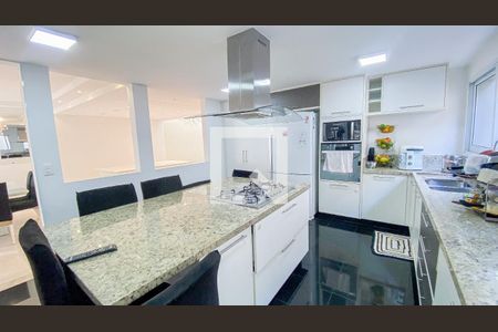 Casa à venda com 270m², 4 quartos e 6 vagas Casa à venda com 270m², 4 quartos e 6 vagasCozinha