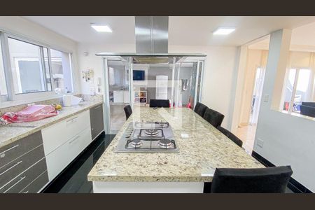 Casa à venda com 270m², 4 quartos e 6 vagas Casa à venda com 270m², 4 quartos e 6 vagasCozinha