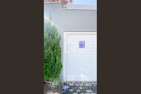 Casa à venda com 270m², 4 quartos e 6 vagas Casa à venda com 270m², 4 quartos e 6 vagasFachada