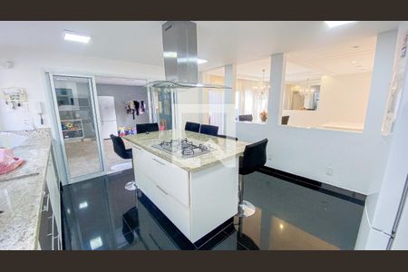 Casa à venda com 270m², 4 quartos e 6 vagas Casa à venda com 270m², 4 quartos e 6 vagasCozinha