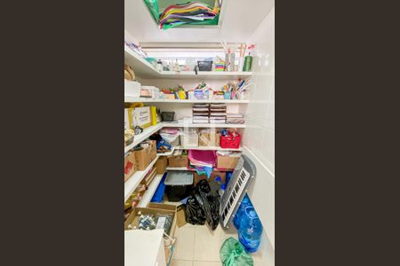 Casa à venda com 270m², 4 quartos e 6 vagas Casa à venda com 270m², 4 quartos e 6 vagasDispensa