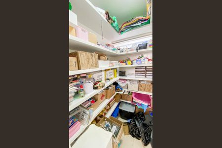 Casa à venda com 270m², 4 quartos e 6 vagas Casa à venda com 270m², 4 quartos e 6 vagasDispensa