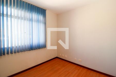 Quarto de apartamento para alugar com 2 quartos, 64m² em Palmares, Belo Horizonte