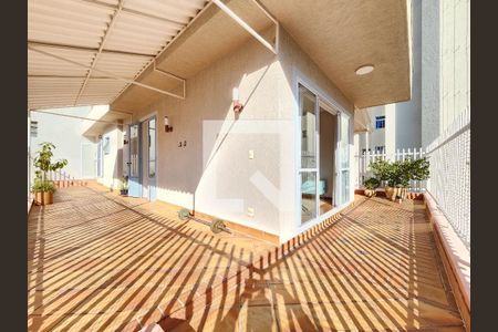 Apartamento à venda com 240m², 4 quartos e 4 vagas Apartamento à venda com 240m², 4 quartos e 4 vagasÁrea externa