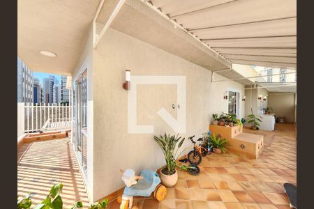 Apartamento à venda com 240m², 4 quartos e 4 vagas Apartamento à venda com 240m², 4 quartos e 4 vagasÁrea externa