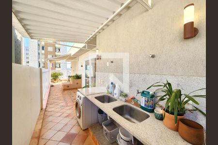 Apartamento à venda com 240m², 4 quartos e 4 vagas Apartamento à venda com 240m², 4 quartos e 4 vagasLavanderia