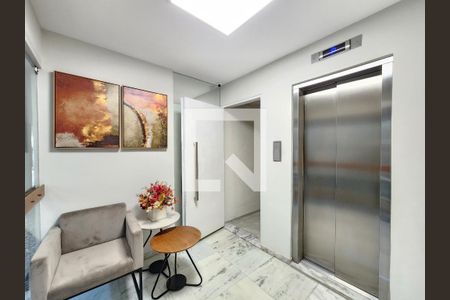 Apartamento à venda com 240m², 4 quartos e 4 vagas Apartamento à venda com 240m², 4 quartos e 4 vagasHall de entrada