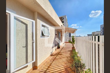 Apartamento à venda com 240m², 4 quartos e 4 vagas Apartamento à venda com 240m², 4 quartos e 4 vagasÁrea externa