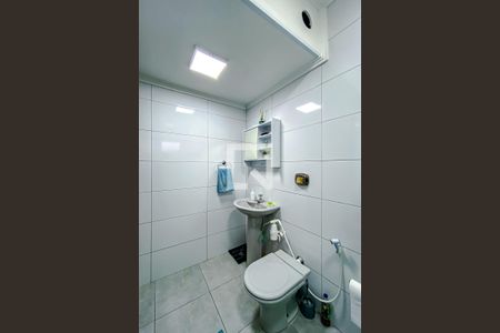 Casa à venda com 238m², 2 quartos e 7 vagasBanheiro da Suíte 2