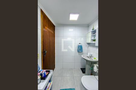 Casa à venda com 238m², 2 quartos e 7 vagasBanheiro da Suíte 2