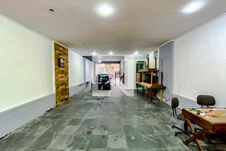 Casa à venda com 238m², 2 quartos e 7 vagasGaragem