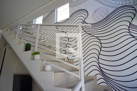 Escada para dormitórios de casa para alugar com 2 quartos, 65m² em Campeche, Florianópolis