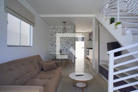 Sala de casa para alugar com 2 quartos, 65m² em Campeche, Florianópolis