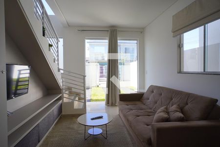 Sala de casa para alugar com 2 quartos, 65m² em Campeche, Florianópolis