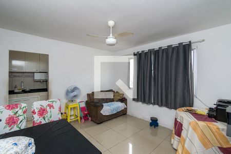 Sala de apartamento à venda com 2 quartos, 55m² em Olaria, Rio de Janeiro