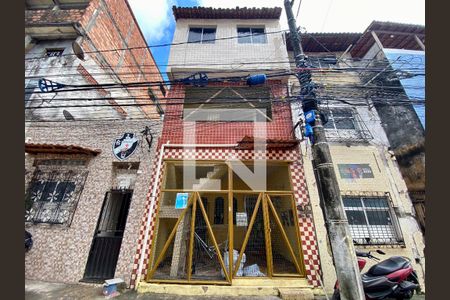 Fachada de casa para alugar com 2 quartos, 80m² em Tororo, Salvador