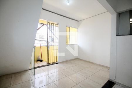 Casa para alugar com 80m², 2 quartos e sem vaga Casa para alugar com 80m², 2 quartos e sem vagaSala