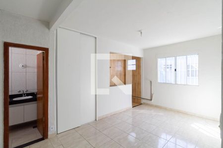 Sala  de casa para alugar com 2 quartos, 80m² em Glória, Belo Horizonte
