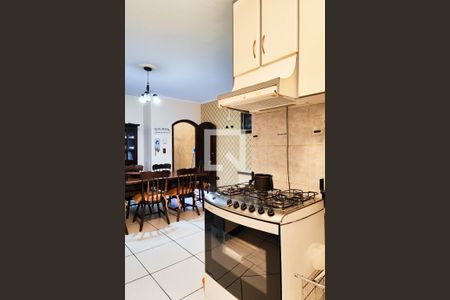 Casa à venda com 200m², 3 quartos e 4 vagas Casa à venda com 200m², 3 quartos e 4 vagasCozinha