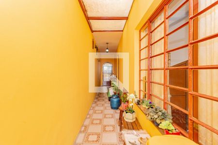 Casa à venda com 128m², 3 quartos e 2 vagas Casa à venda com 128m², 3 quartos e 2 vagasCorredor lateral