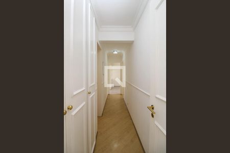Corredor  de apartamento para alugar com 3 quartos, 96m² em Vila Suzana, São Paulo
