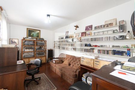 Casa à venda com 220m², 3 quartos e 2 vagas Casa à venda com 220m², 3 quartos e 2 vagasEscritório