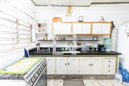 Casa à venda com 220m², 3 quartos e 2 vagas Casa à venda com 220m², 3 quartos e 2 vagasCozinha