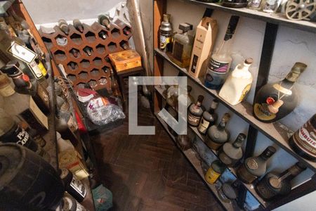 Casa à venda com 220m², 3 quartos e 2 vagas Casa à venda com 220m², 3 quartos e 2 vagasAdega