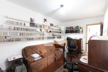 Casa à venda com 220m², 3 quartos e 2 vagas Casa à venda com 220m², 3 quartos e 2 vagasEscritório