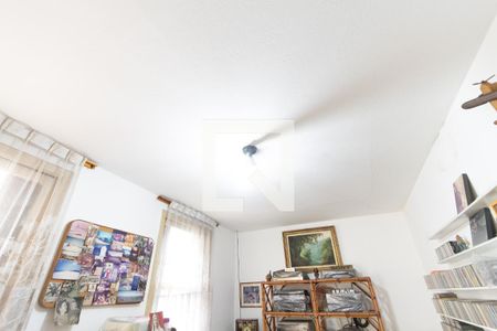 Casa à venda com 220m², 3 quartos e 2 vagas Casa à venda com 220m², 3 quartos e 2 vagasEscritório