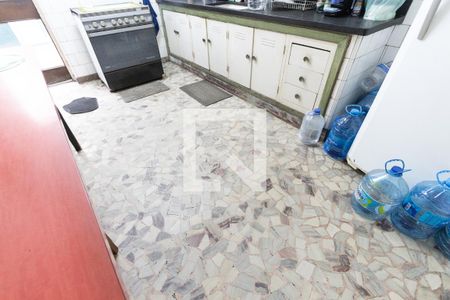 Casa à venda com 220m², 3 quartos e 2 vagas Casa à venda com 220m², 3 quartos e 2 vagasCozinha