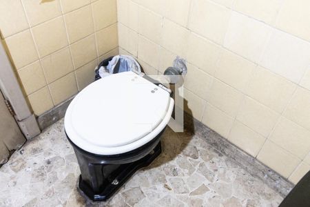 Casa à venda com 220m², 3 quartos e 2 vagas Casa à venda com 220m², 3 quartos e 2 vagasBanheiro 1