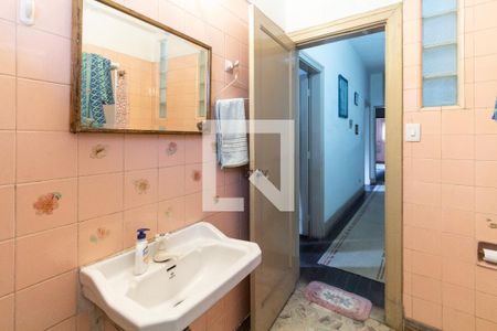 Casa à venda com 220m², 3 quartos e 2 vagas Casa à venda com 220m², 3 quartos e 2 vagasBanheiro 2