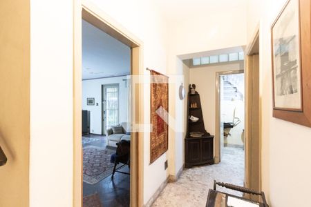 Casa à venda com 220m², 3 quartos e 2 vagas Casa à venda com 220m², 3 quartos e 2 vagasCorredor